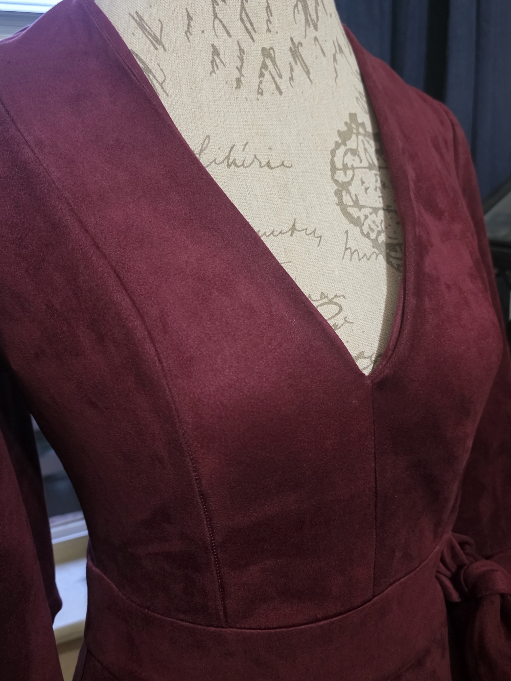 VENUS Burgundy Faux Suede Mini Dress Stretch Bow Tie - Picture 3 of 12